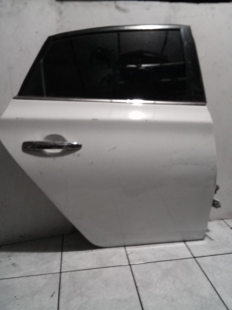 PUERTA TRH SENTRA 13-19