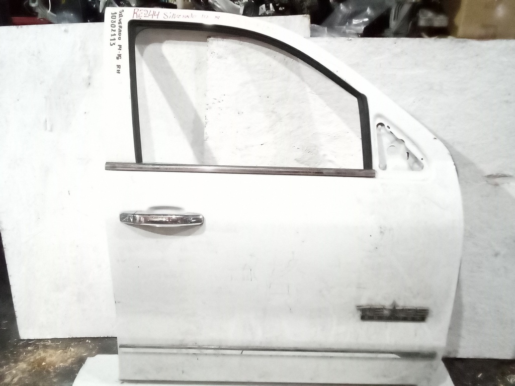 PUERTA RH CHEVROLET SILVERADO 14-18