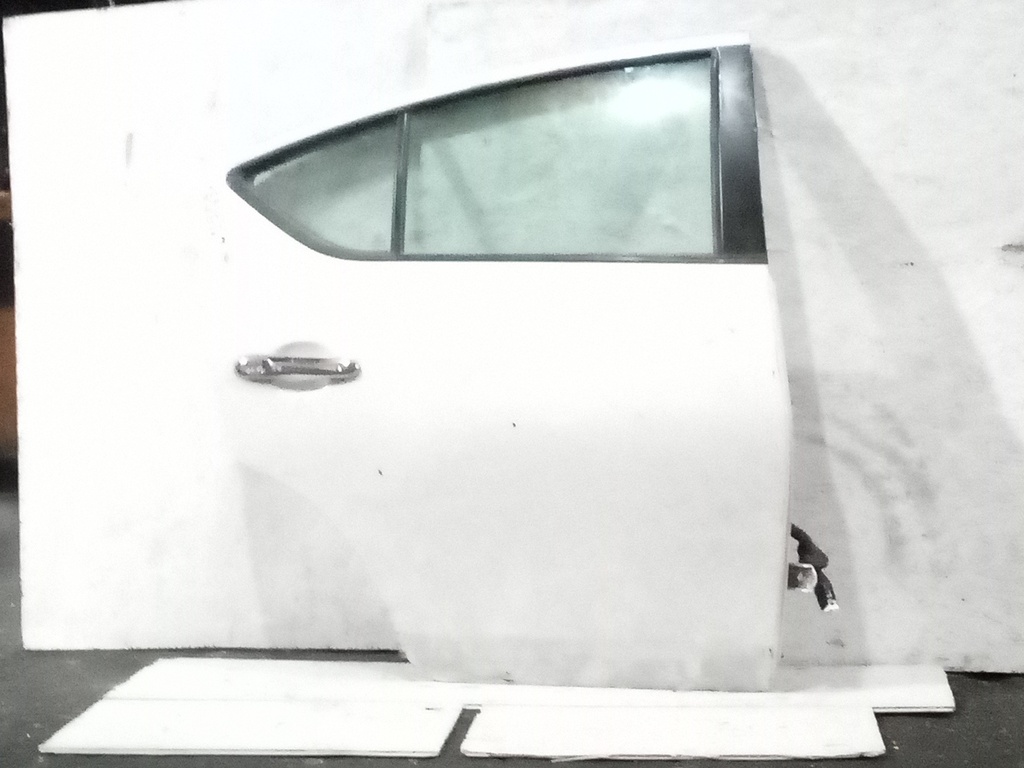 PUERTA TRH NISSAN VERSA 13-19
