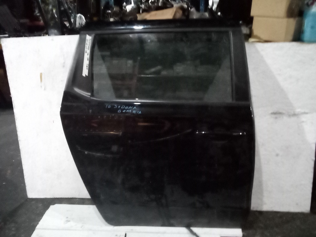 PUERTA TRH KIA SEDONA 16-19