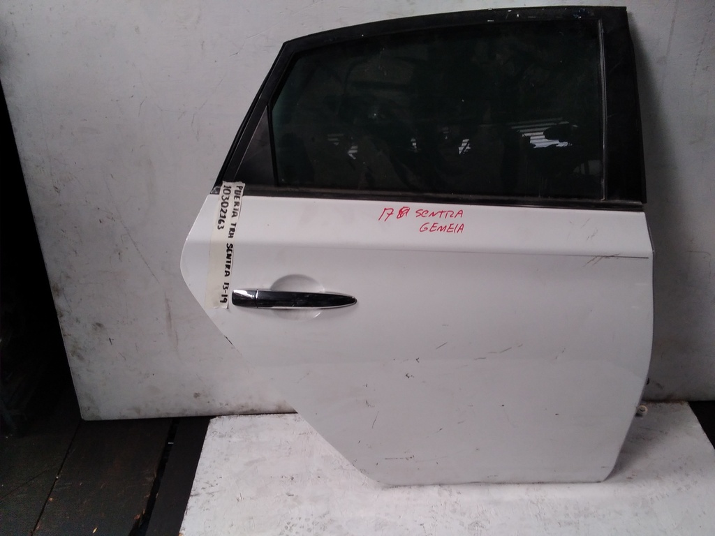 PUERTA TRH SENTRA 13-19