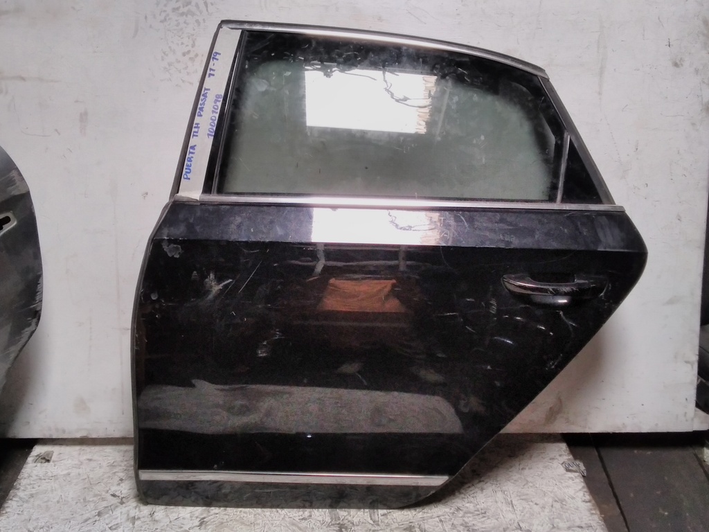 PUERTA TLH PASSAT 11-19