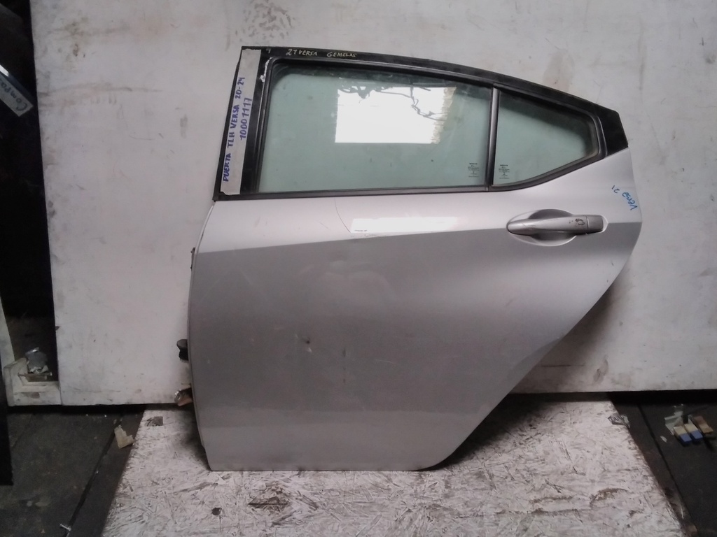 PUERTA TLH VERSA 20-24