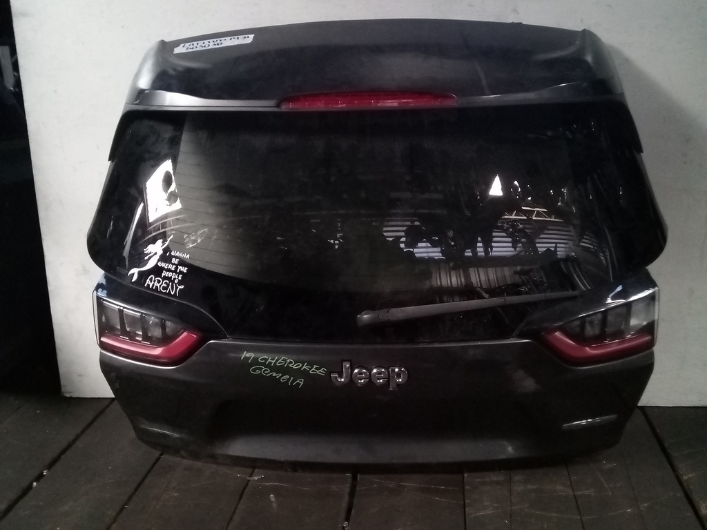 COMPUERTA JEEP LATITUD 19-21