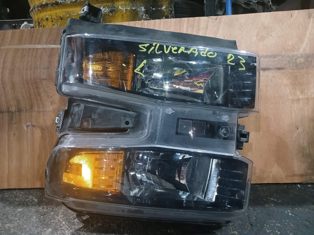 FARO LH SILVERADO 23