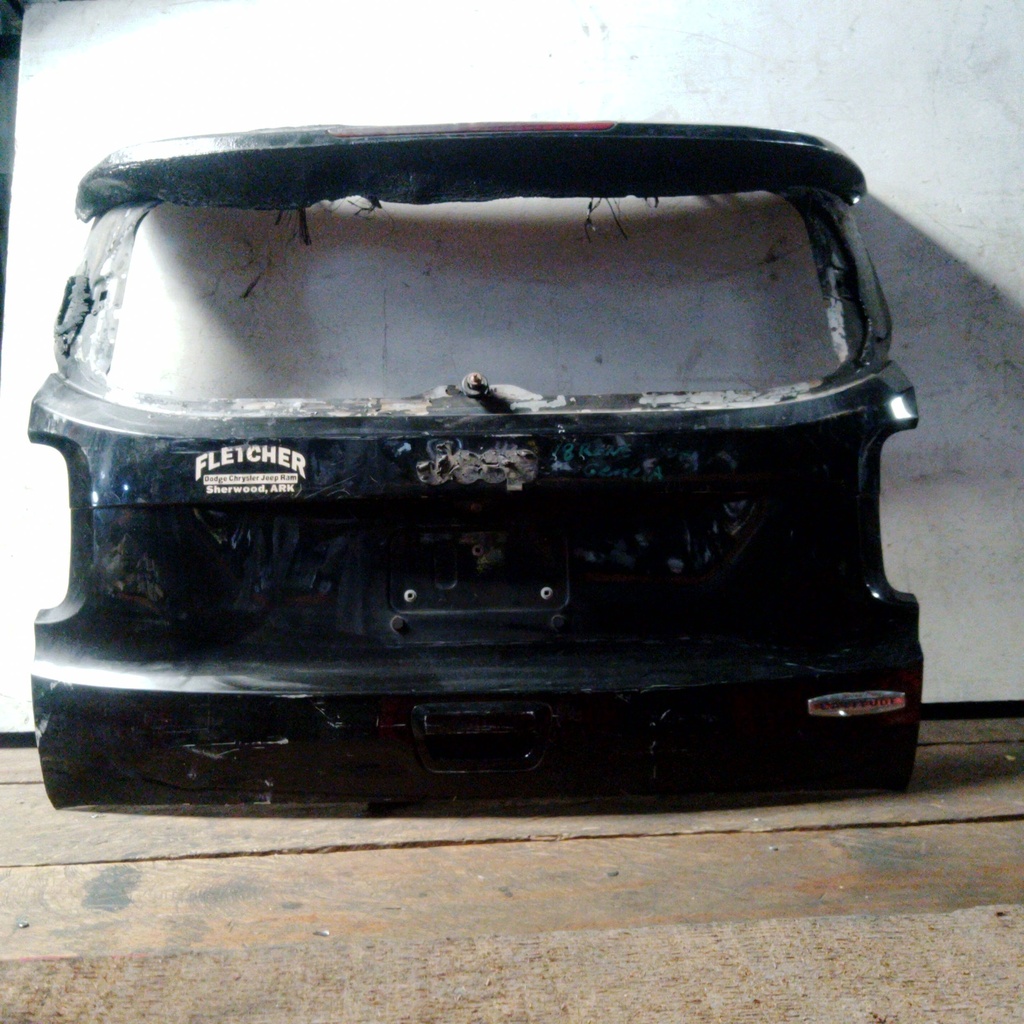 COMPUERTA RENEGADE 14-18 NEGRA SIN VIDRIO