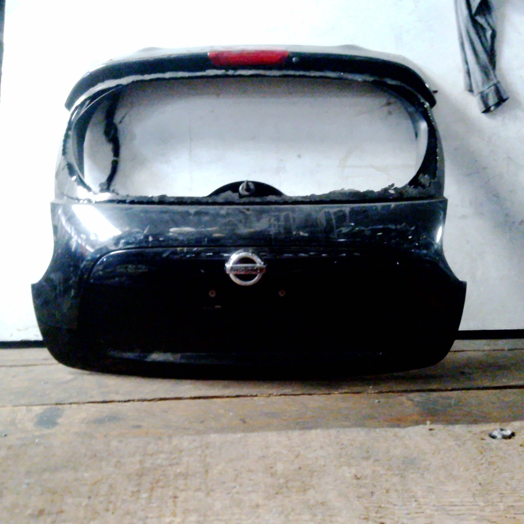 COMPUERTA JUKE 12 NEGRA
