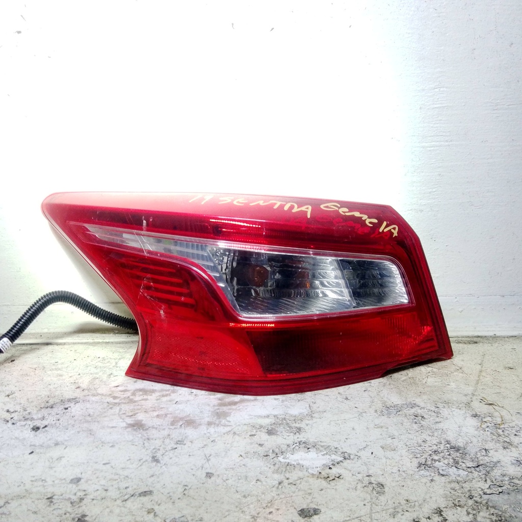 STOP LH SENTRA 19