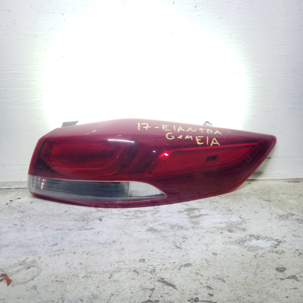 STOP RH ELANTRA 17