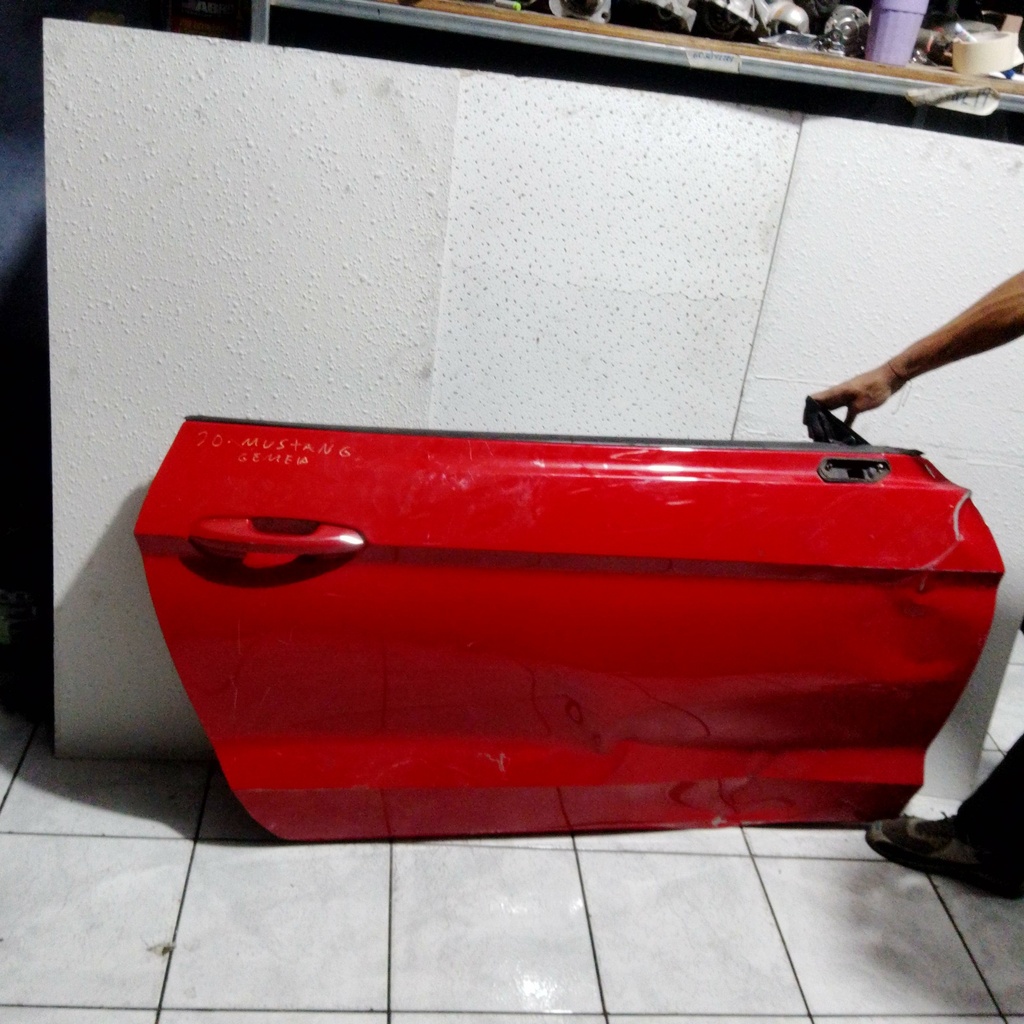 PUERTA RH MUSTANG 20