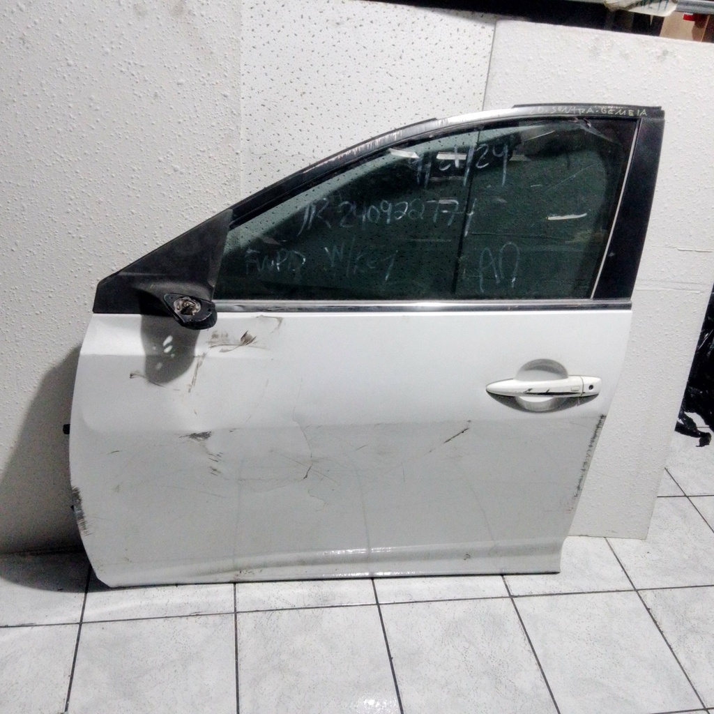 PUERTA LH SENTRA 20