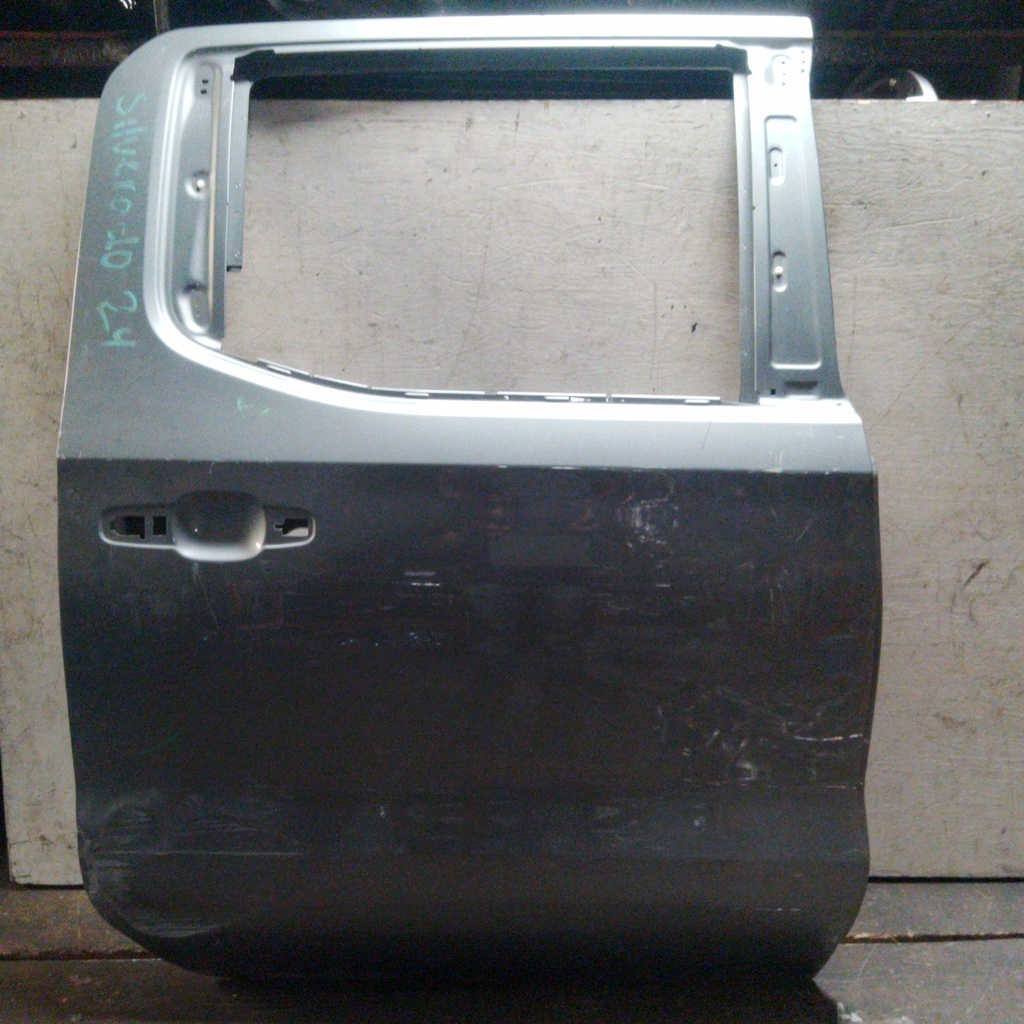 PUERTA TRH SILVERADO 20-25