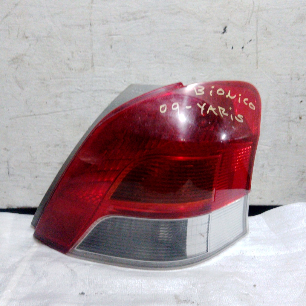 STOP RH YARIS 09