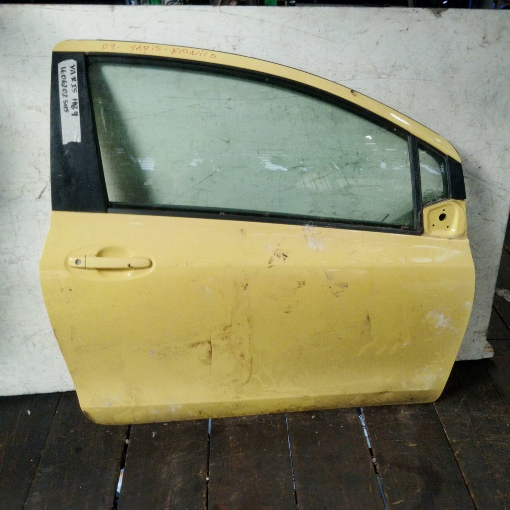 PUERTA RH YARIS HB 09