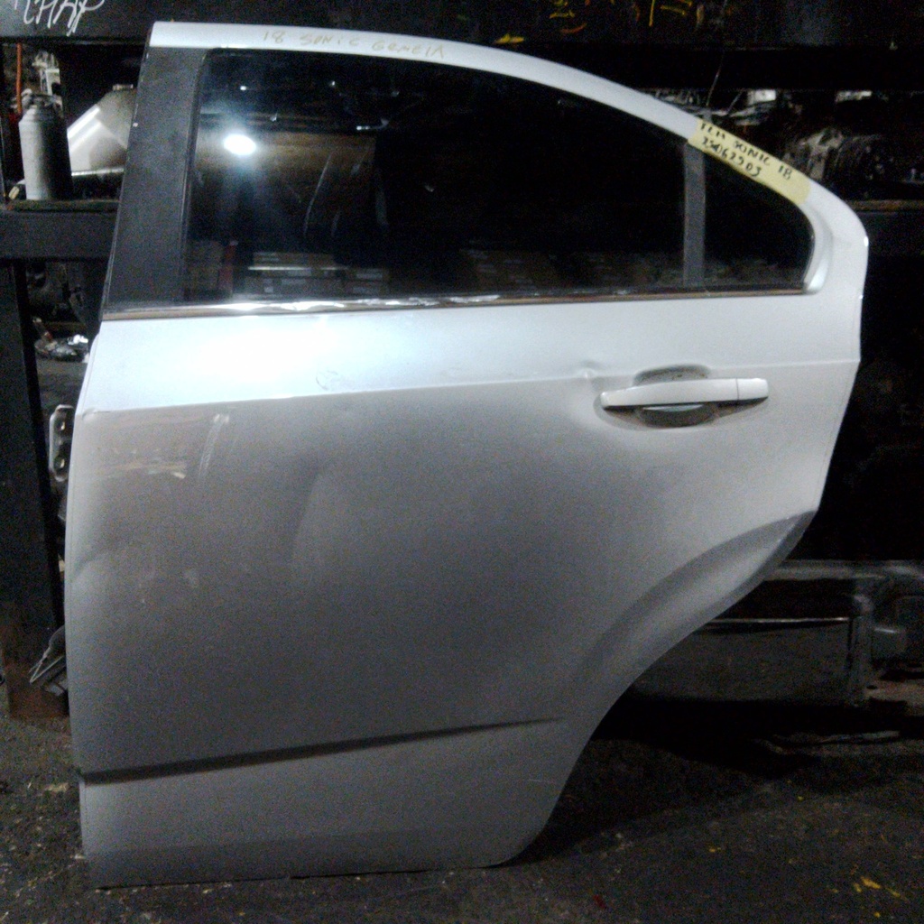PUERTA TLH SONIC 18