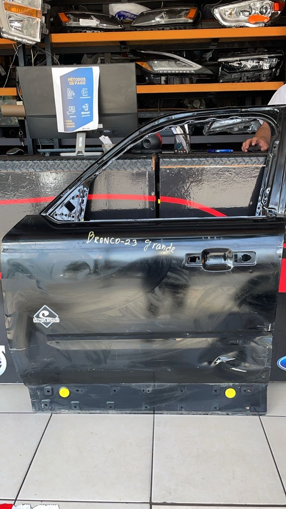 PUERTA Delantera “LH” Ford bronco grande 2021-23