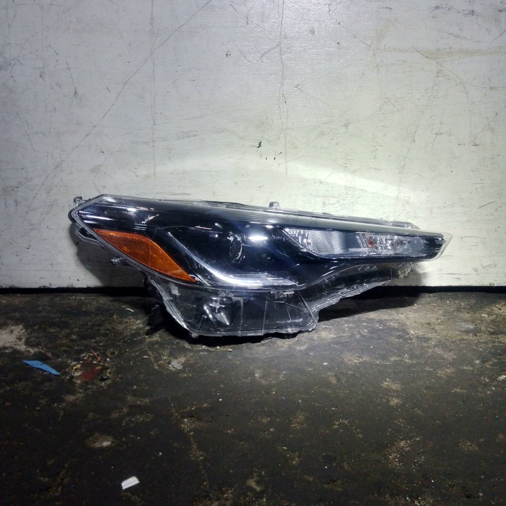 FARO RH COROLLA CROSS 21-24