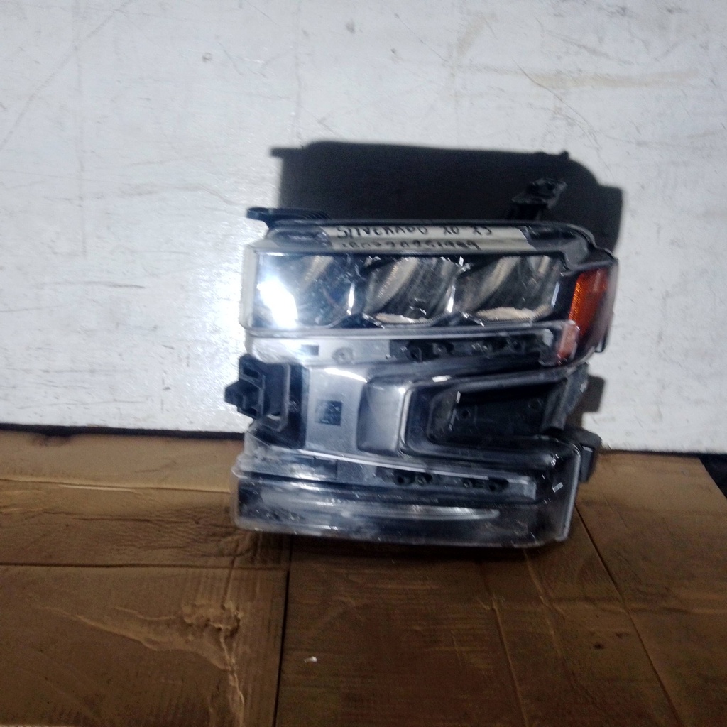 FARO LH SILVERADO 20-23