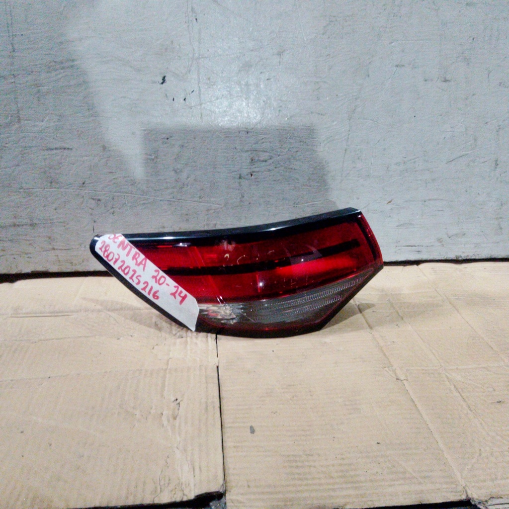 STOP LH SENTRA 20-24