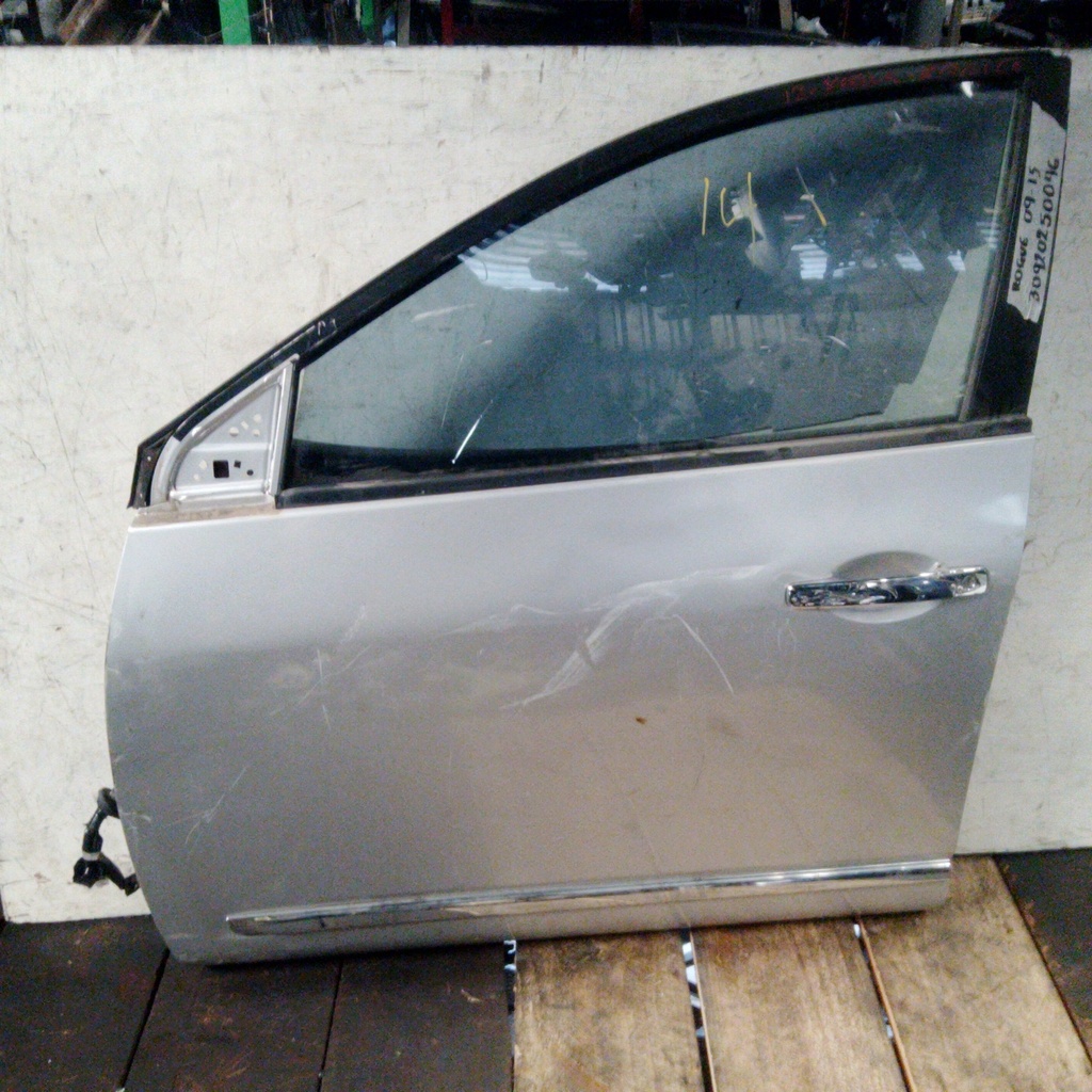 PUERTA LH ROGUE 09-15