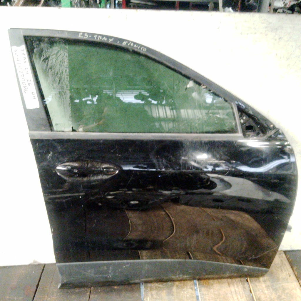 PUERTA RH TRAX 24-26