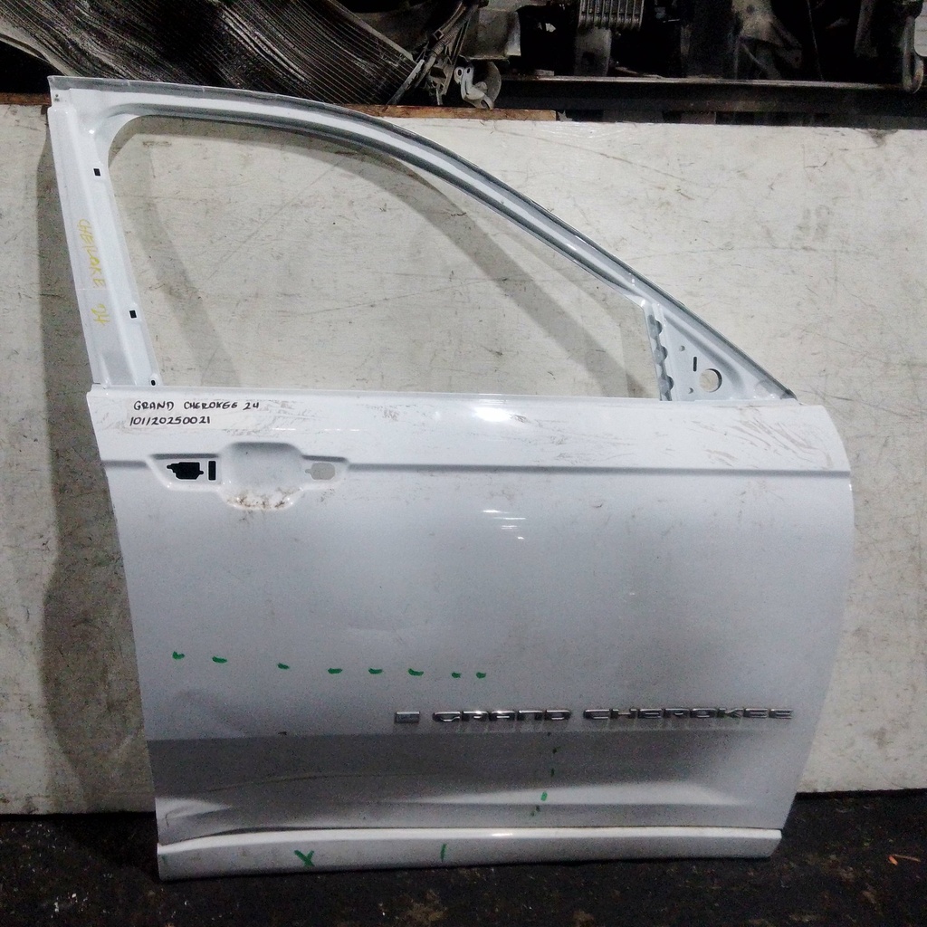 PUERTA RH GRAND CHEROKEE 23