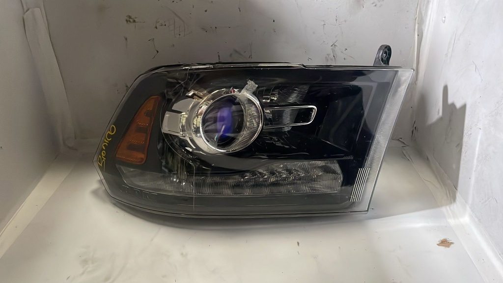 Faro RH DODGE Ram 1500 14-19
