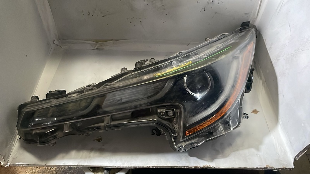 Faro LH TOYOTA corolla 2020-21