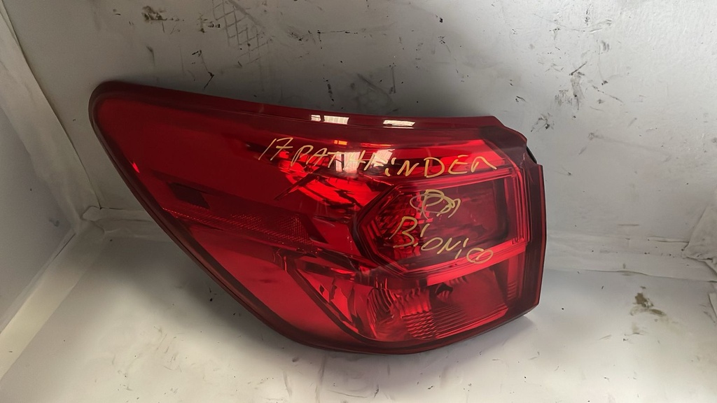 Stop LH NISSAN Pathfinder 17-20