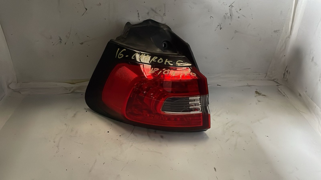 Stop LH Jeep Latitud 14-18