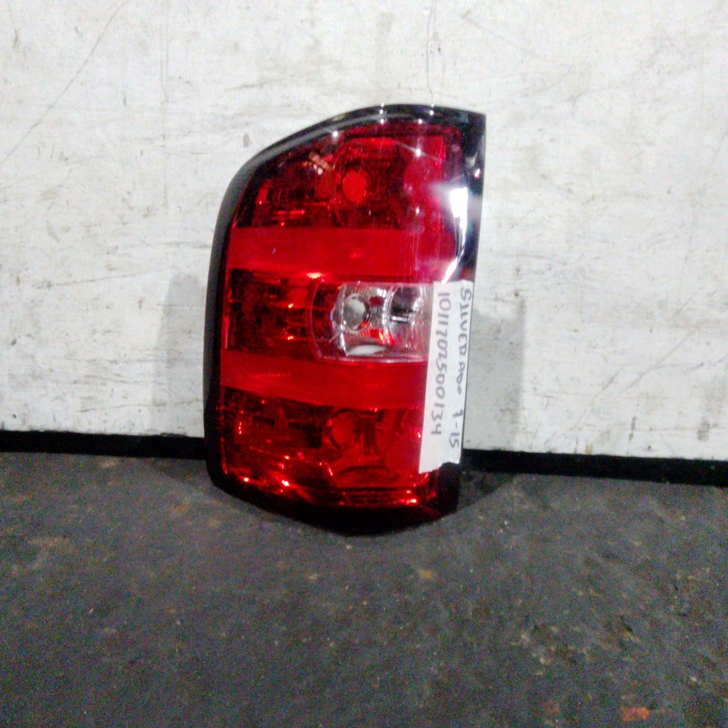 STOP LH SILVERADO 7-15