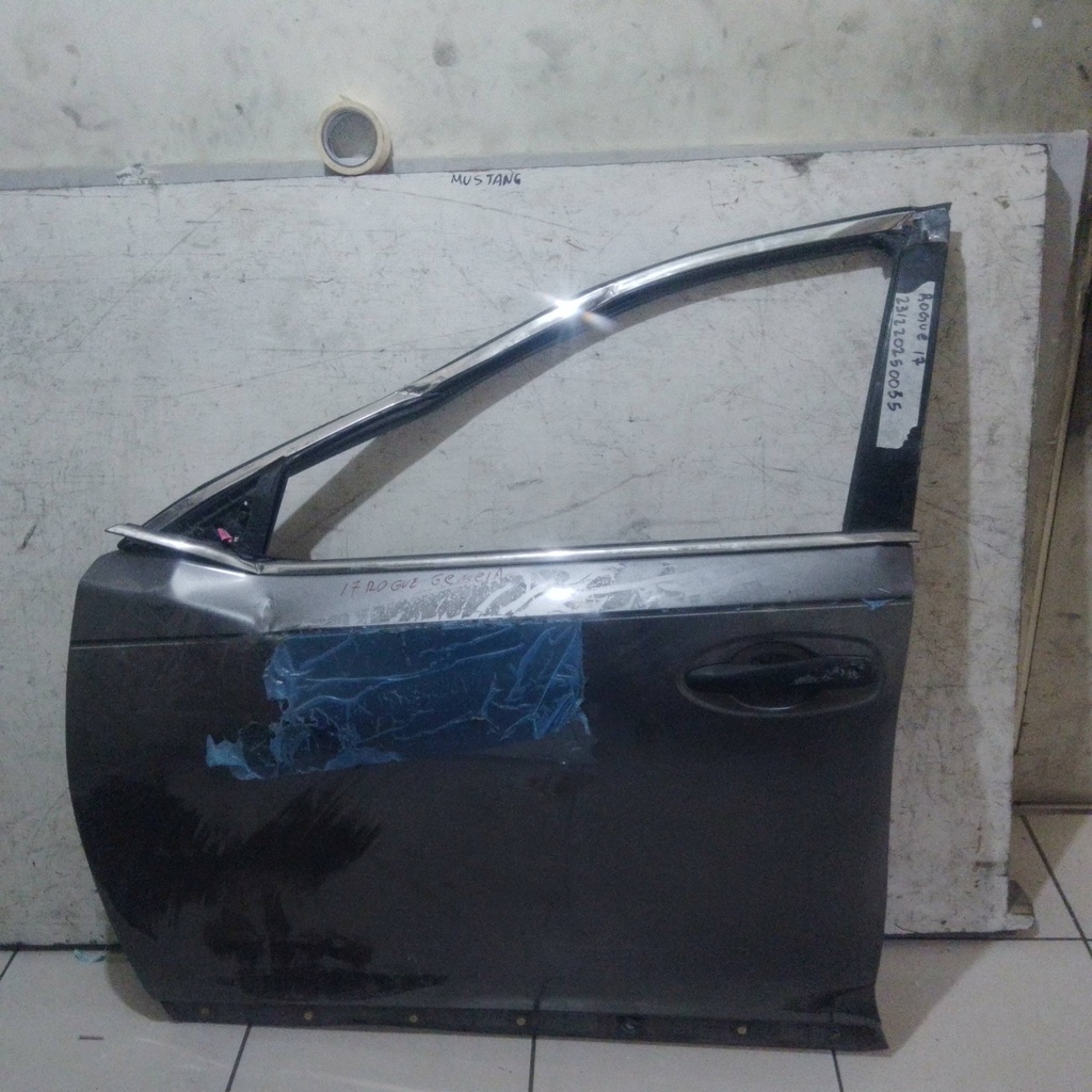 PUERTA LH ROGUE 17