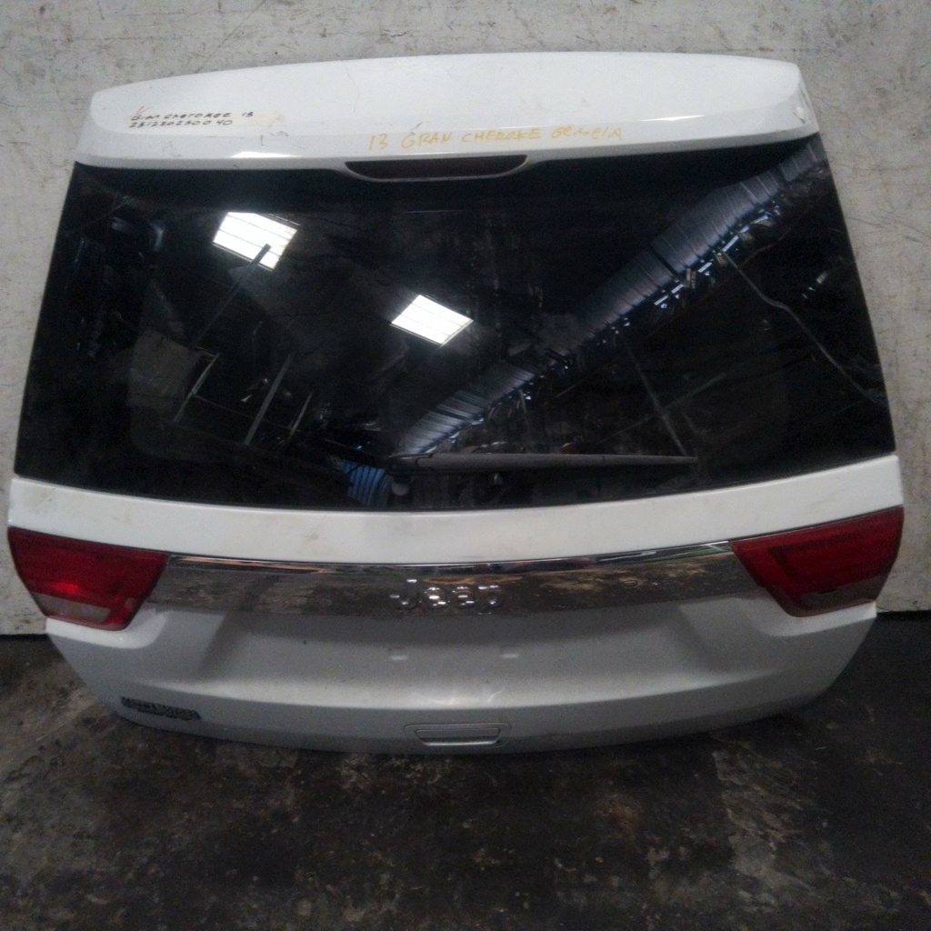 COMPUERTA GRAN CHEROKEE 13