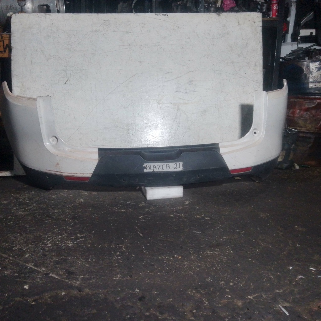BUMPER TRASERO BLAZER 21