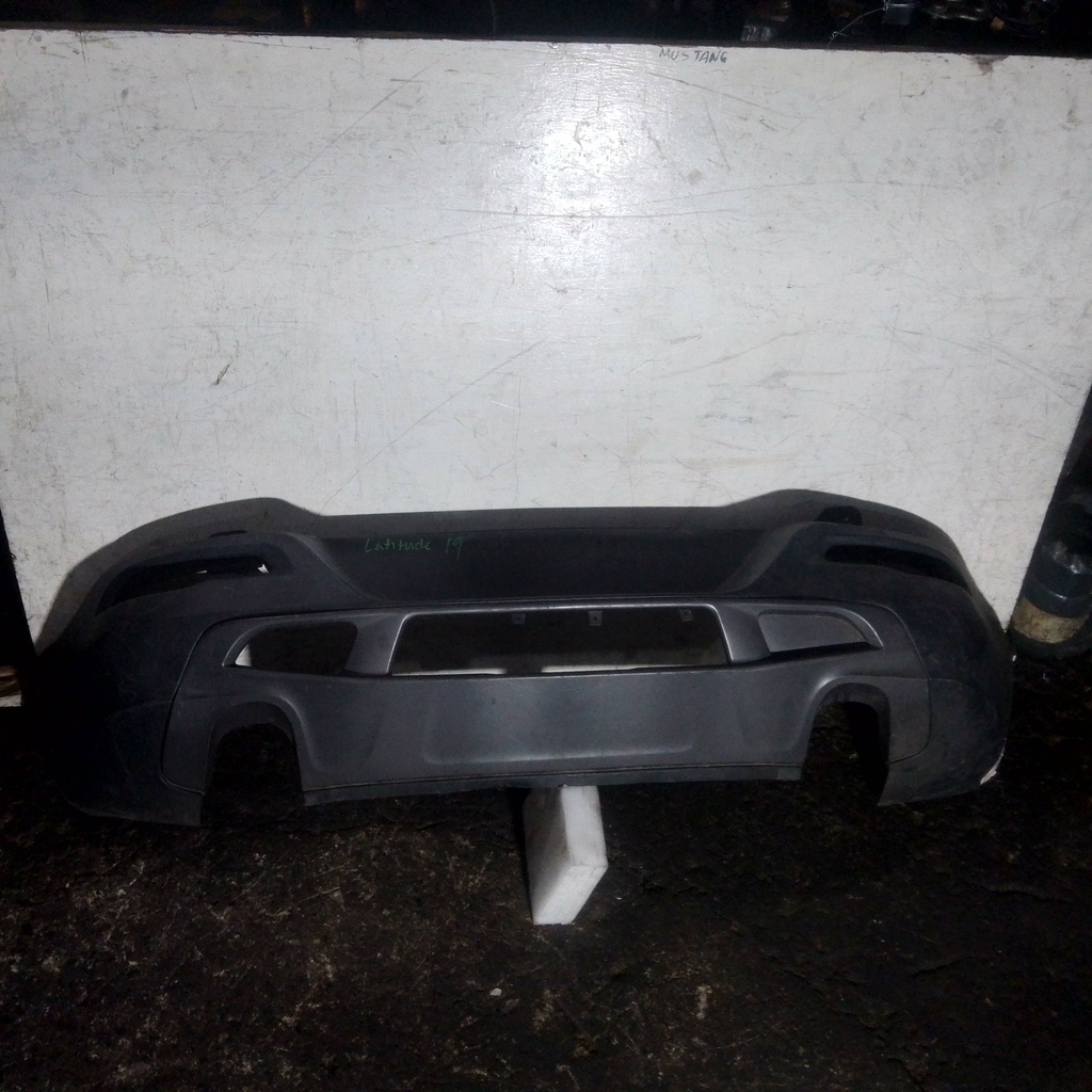 BUMPER TRASERO LATITUD THRESHOLD 19
