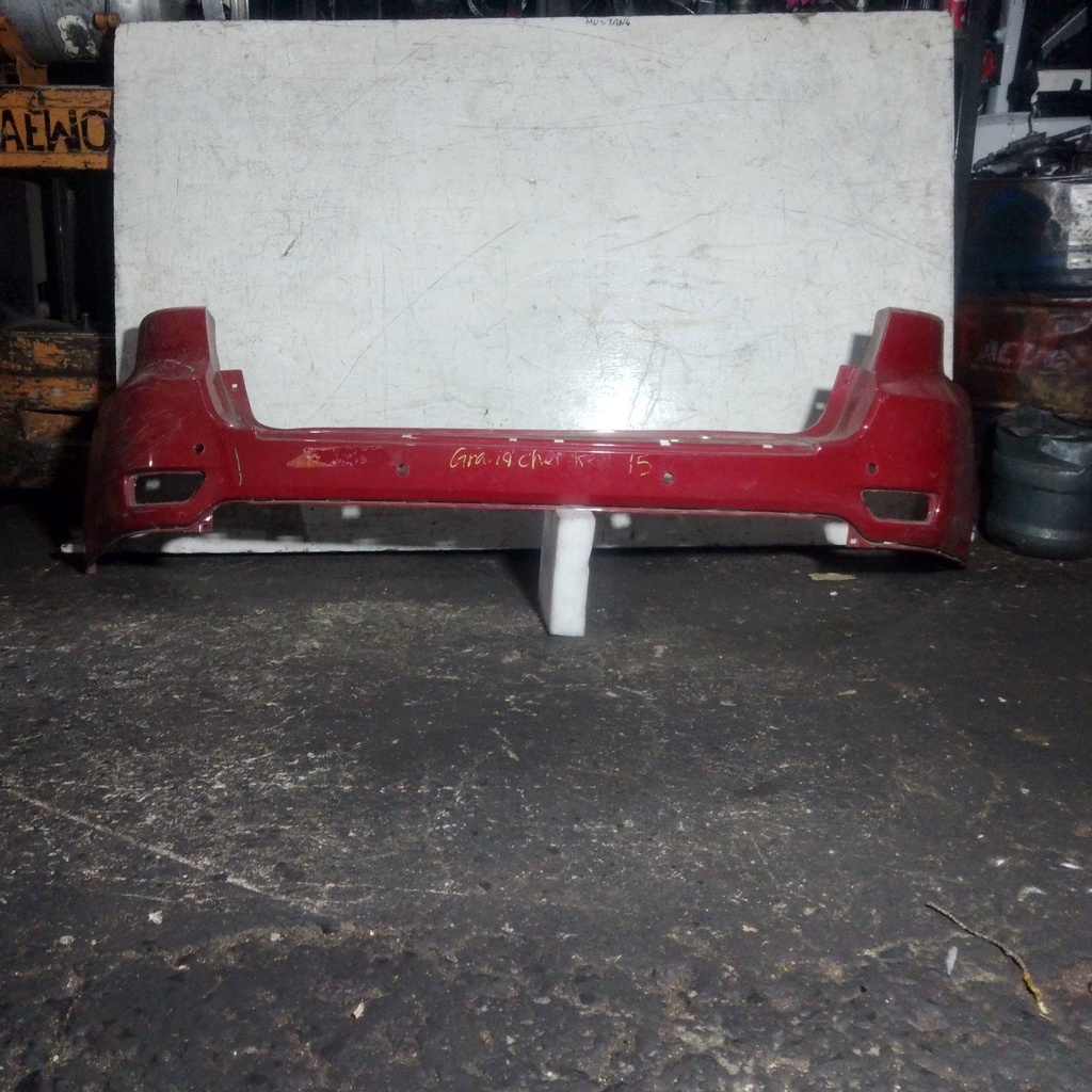 BUMPER TRASERO GRAN CHEROKEE 17