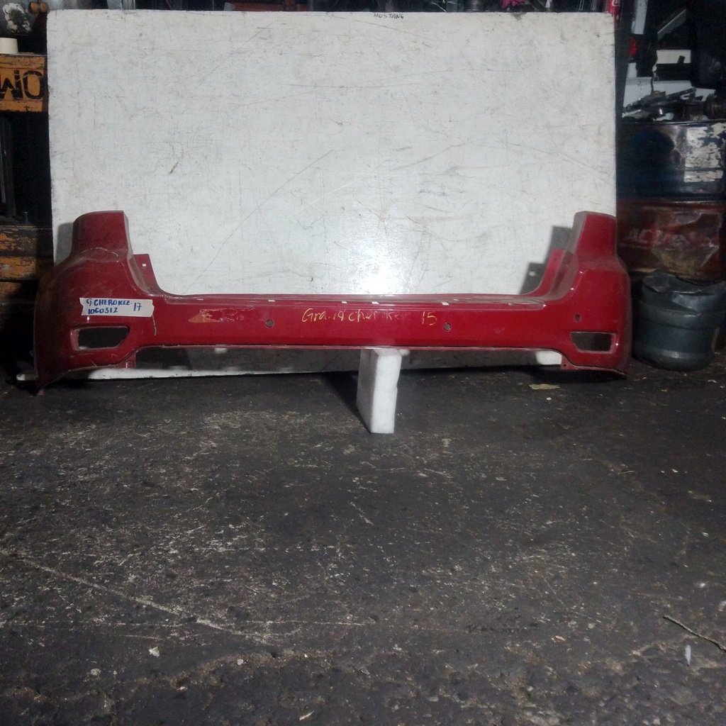 BUMPER TRASERO GRAN CHEROKEE 17