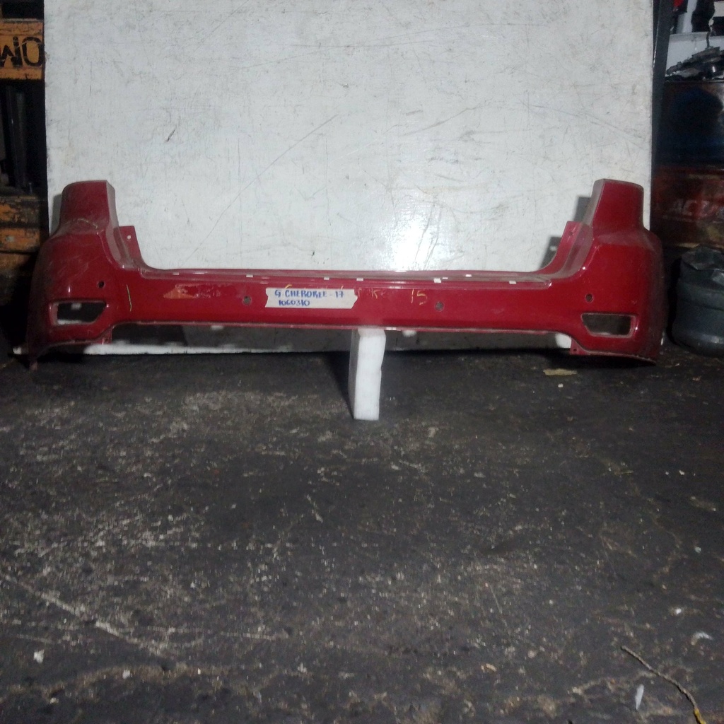 BUMPER TRASERO GRAN CHEROKEE 17
