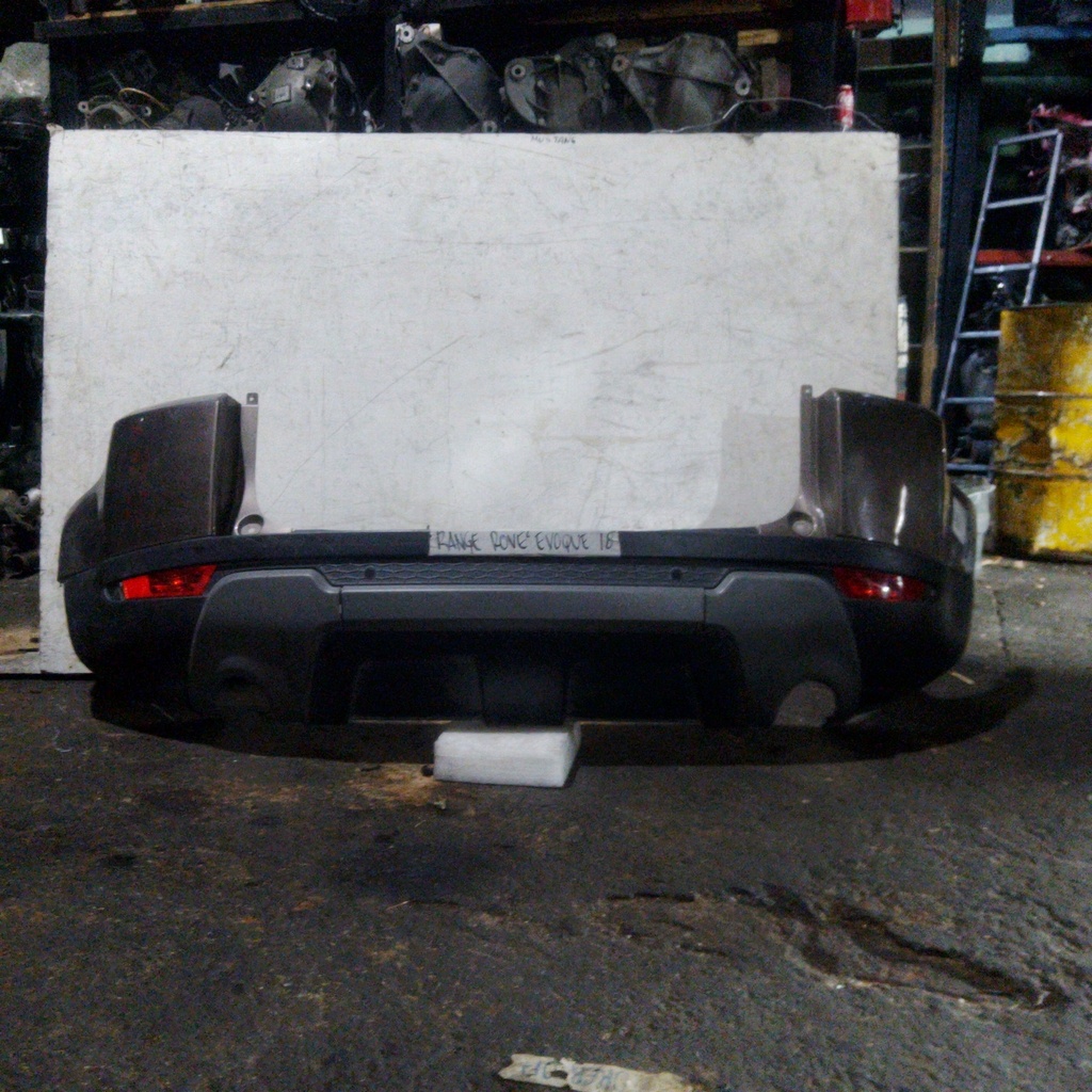 BUMPER TRASERO RANGE ROVER 18