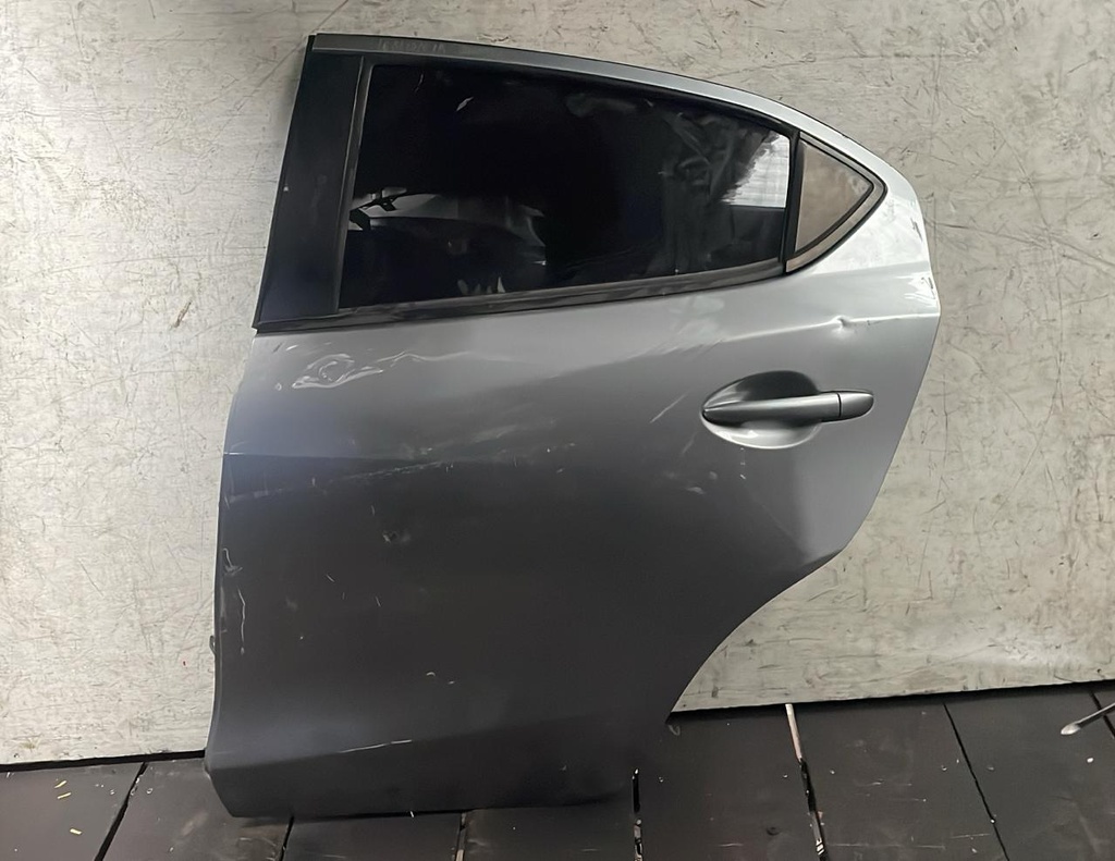 PUERTA Scion ia 16-20 LH trasera