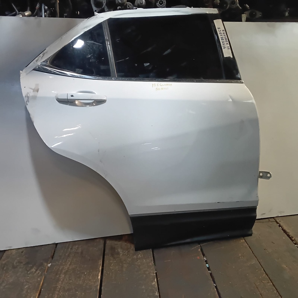 PUERTA USADA RT EQUINOX 18