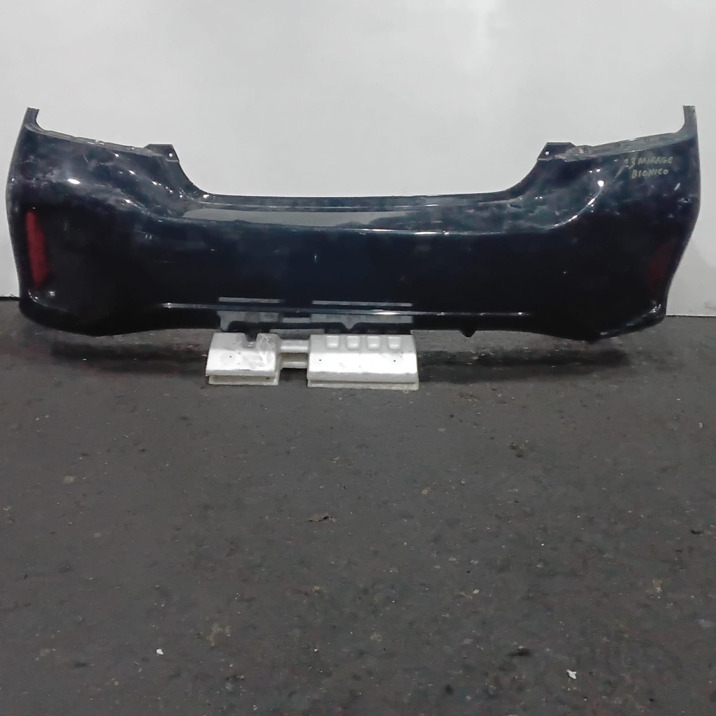 BUMPER TRASERO USADO MIRAGE 23