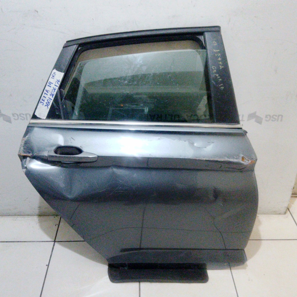 PUERTA TRH JETTA 19