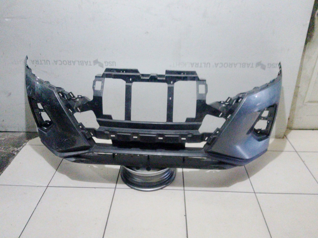 BUMPER DELANTERO KICKS 21-23