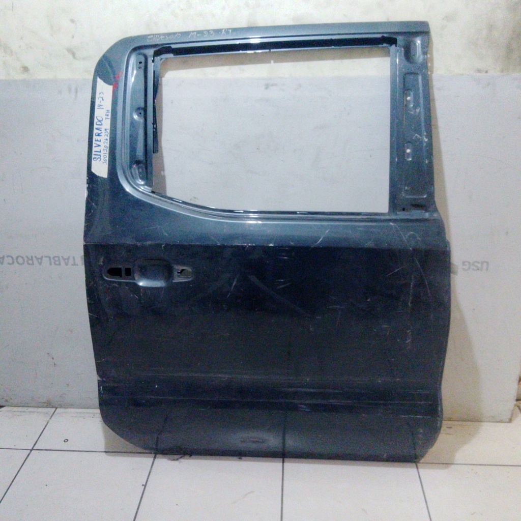 PUERTA TRH SILVERADO 19-23