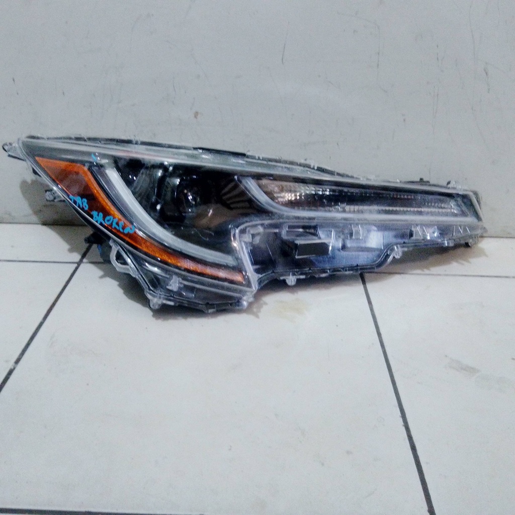 Faro RH Corolla 19-22