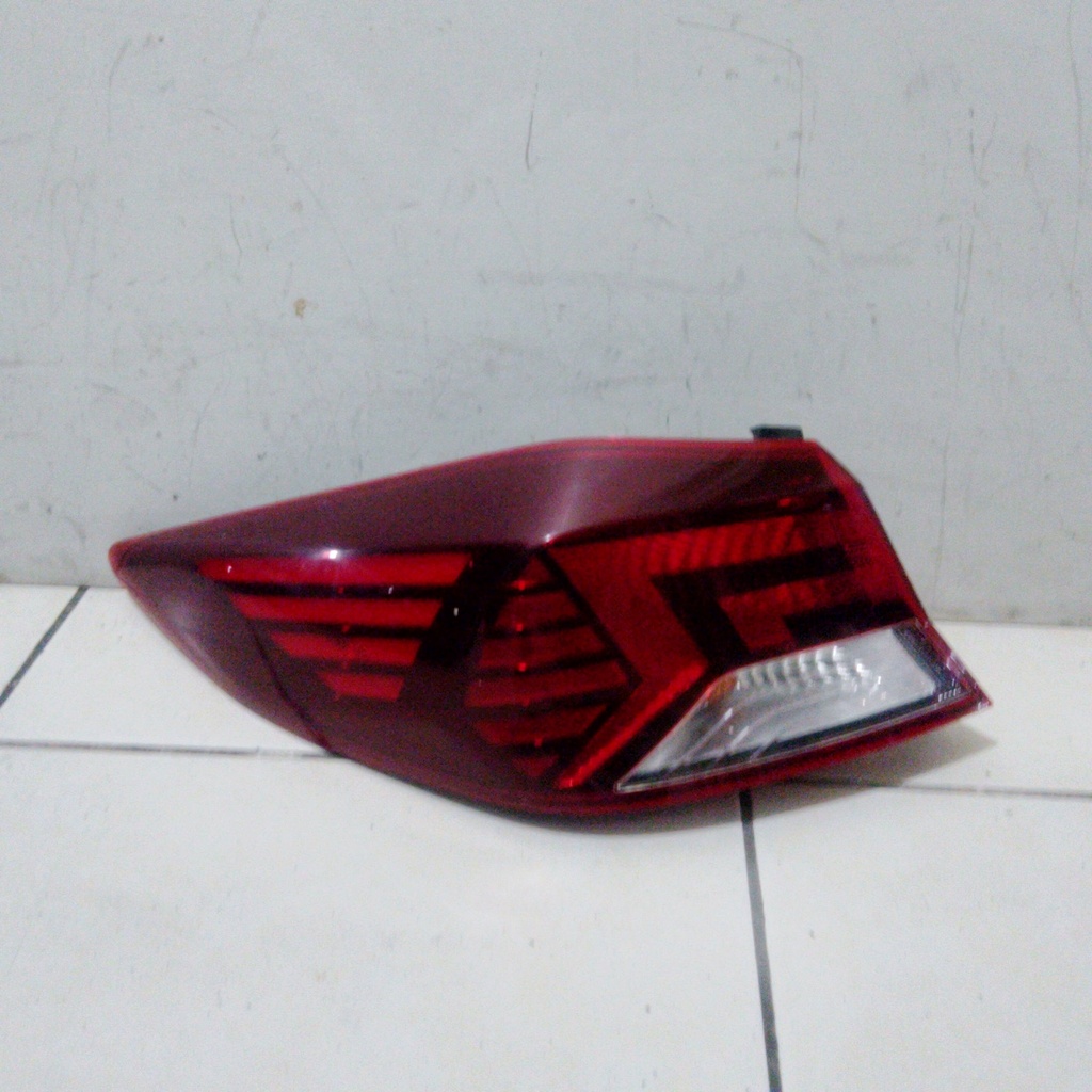 STOP LH ELANTRA 19