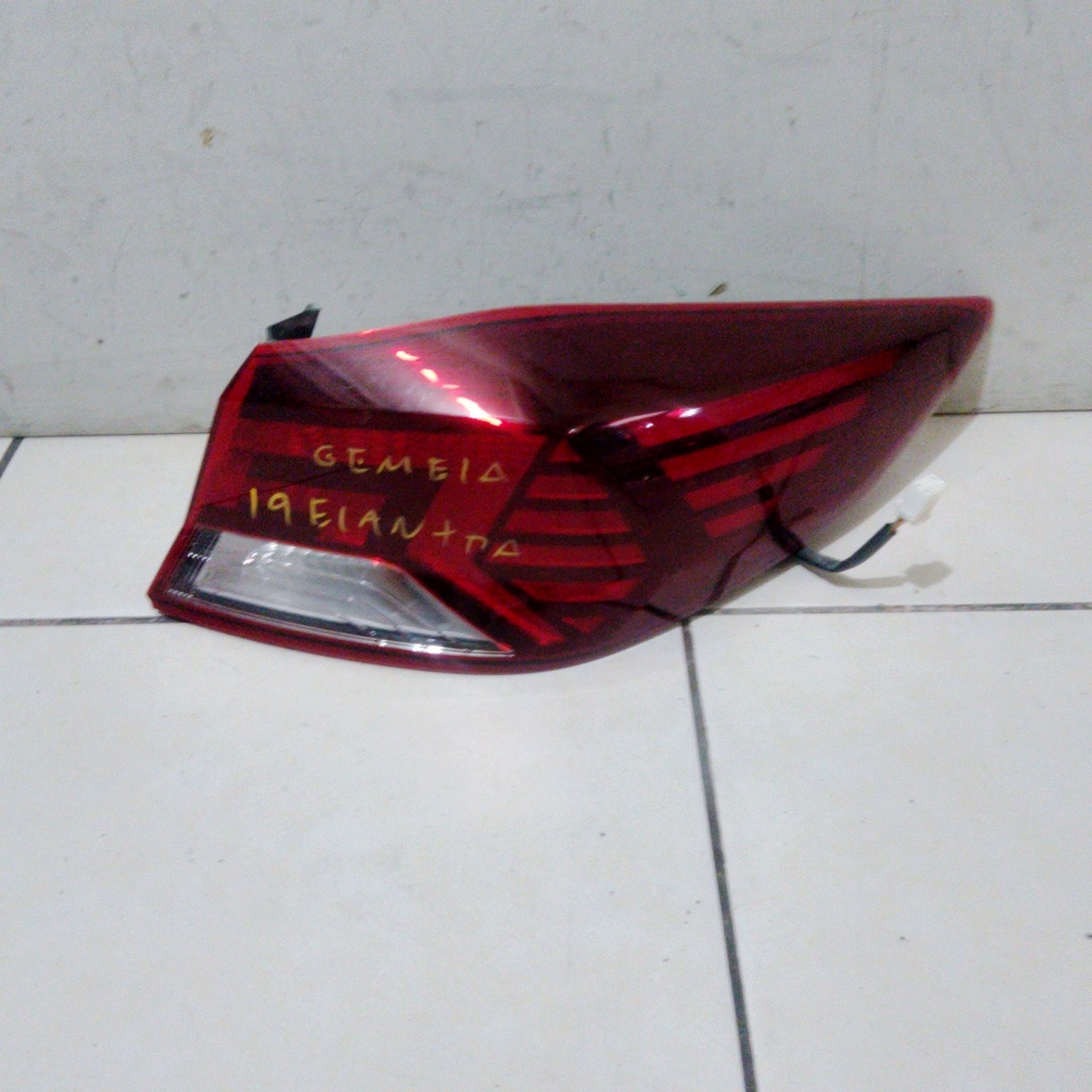 STOP RH ELANTRA 19