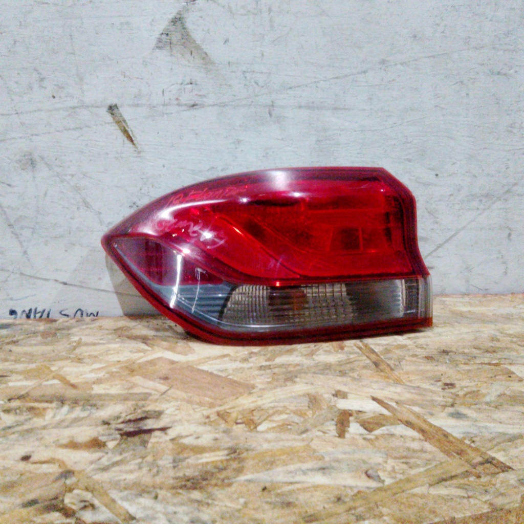 STOP LH ELANTRA 18