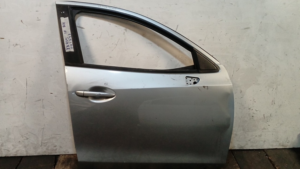 PUERTA RH YARIS 17